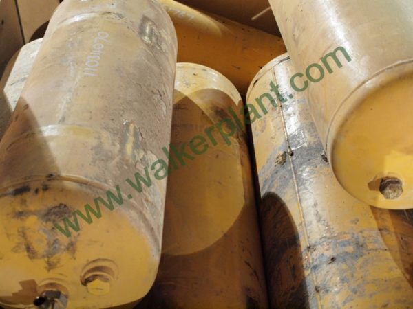 Various Volvo Dump-Truck ADT Air Tanks