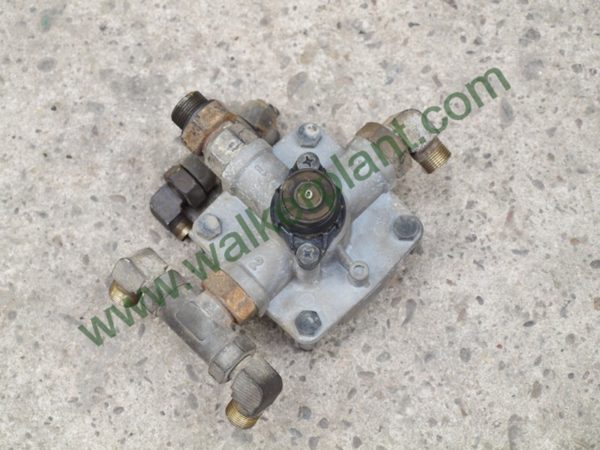 Volvo Air Relay Valve - Image 2