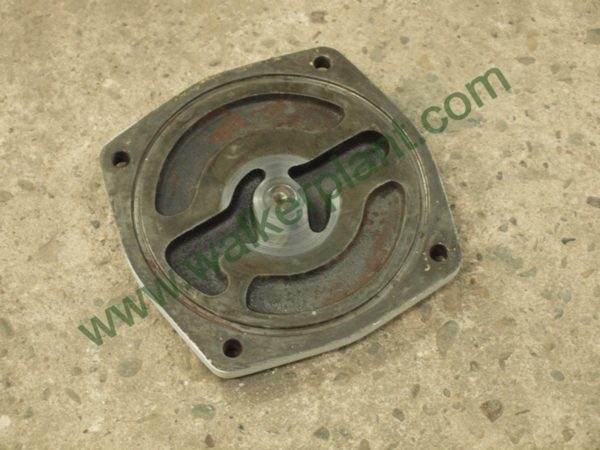 Volvo Dropbox Oil Pump Cover - Image 2
